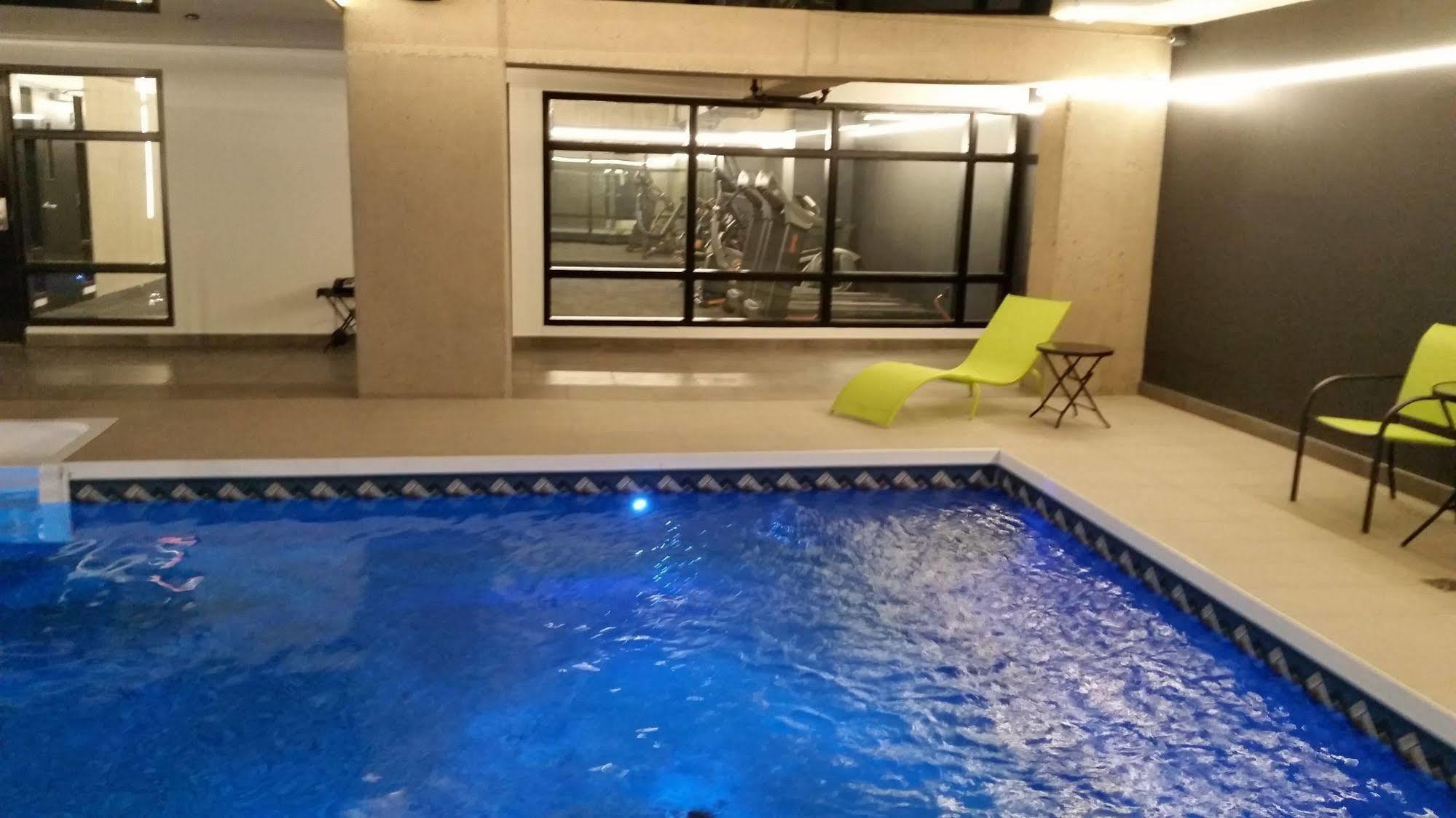 Grand Times Hotel دروموندفيل المظهر الخارجي الصورة